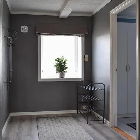 Apartamento 2 Bedroom Lovely In Saevelandsvik Sæveland