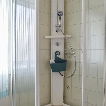 Lovely In Saevelandsvik Apartment