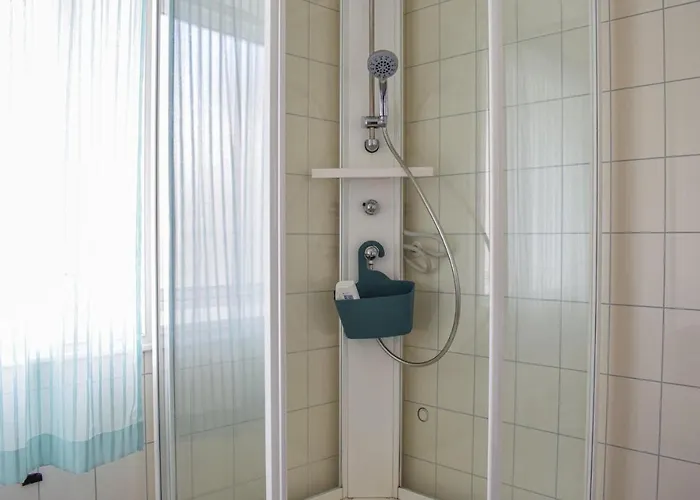 Lovely In Saevelandsvik Apartamento