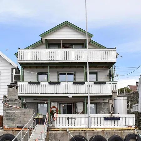 2 Bedroom Lovely In Saevelandsvik شقة Sæveland
